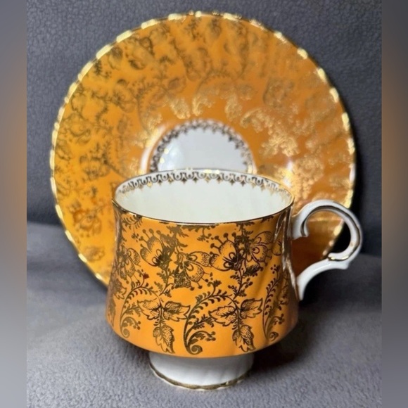 VINTAGE ELIZABETHAN FLORAL GOLD CUP AND SAUCER FINE BONE CHINA 3" Numbered - Picture 10 of 11
